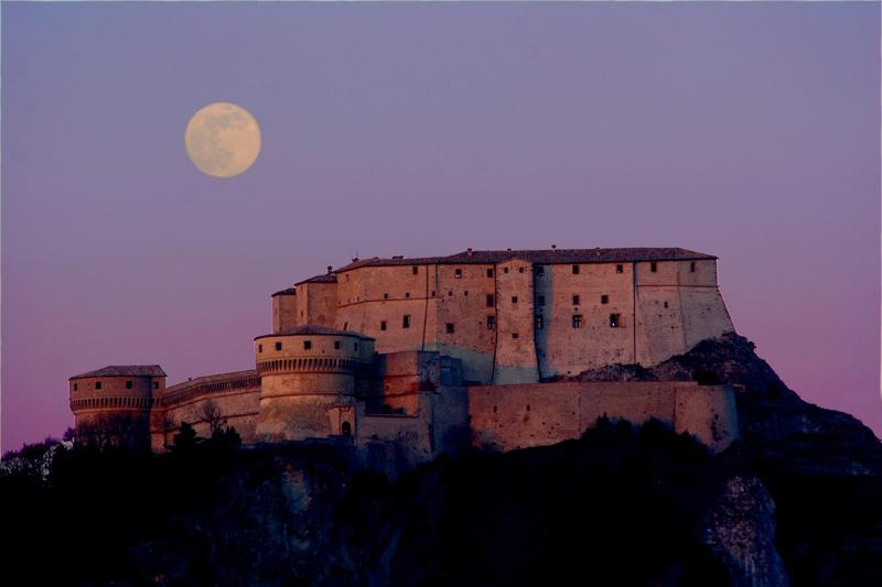 Arcobaleno Hotel San Leo Buitenkant foto